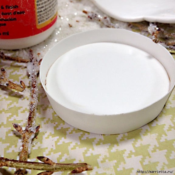 Подсвечник из блестящих веточек