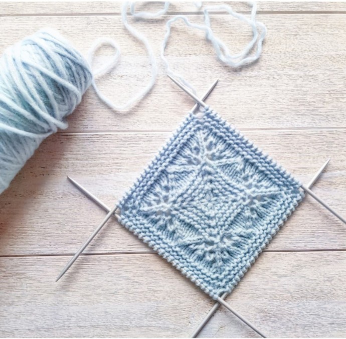 Квадратный мотив "Снежинка"