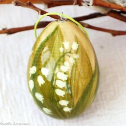 Роспись яйца нежными ландышами