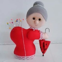 ​Забавная игольница в виде бабульки