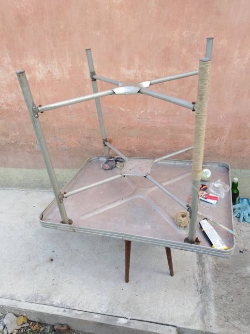 Новый дизайнерский стол из старого облезлого