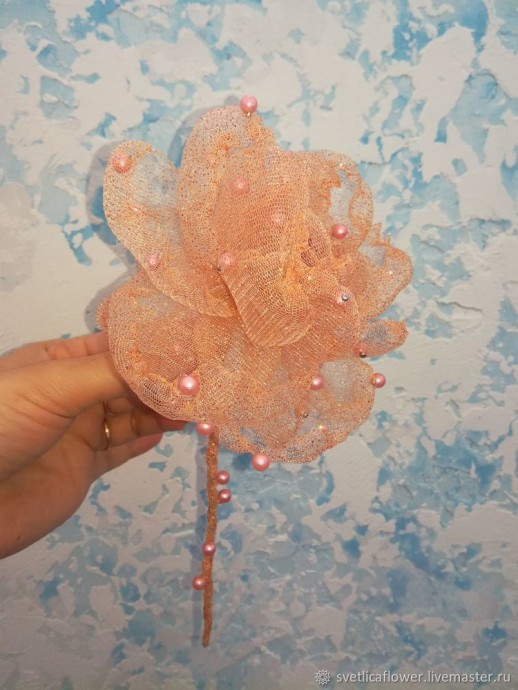 Роскошная брошь в виде нежного цветка