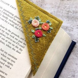 ​Идеи вышитых закладочек-уголков из фетра