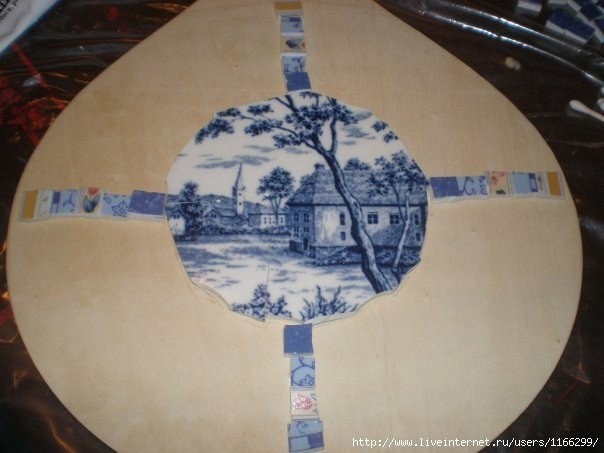 Художественно выполненная подставка под горячее