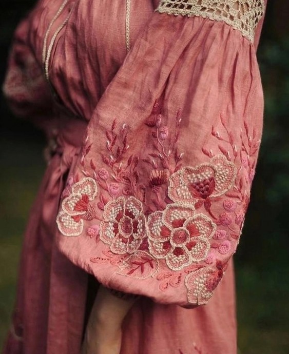 Примеры роскошной вышивки украшающей одежду