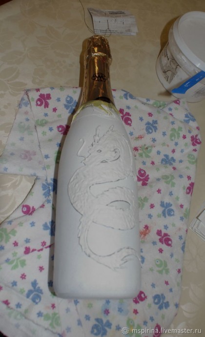 Декор бутылки с драконом