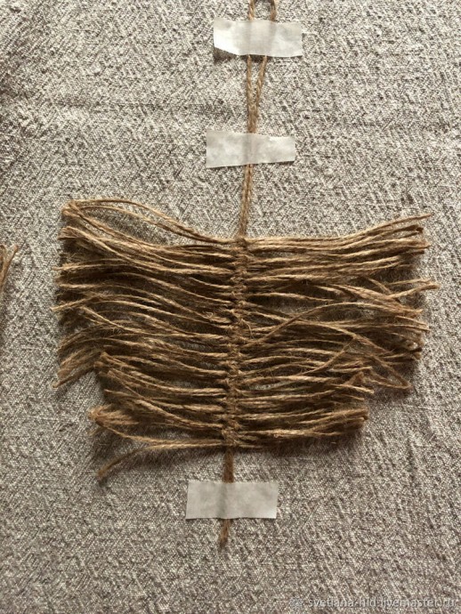 Панно из ветки и перьев из джутовой веревки Панно из ветки и перьев из джутовой веревки