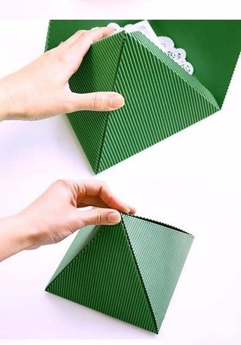 Красивая новогодняя упаковка подарка