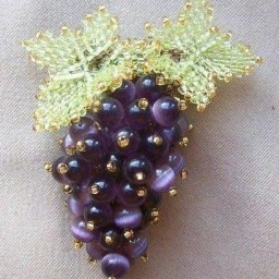 Необычная брошка с ягодным настроением