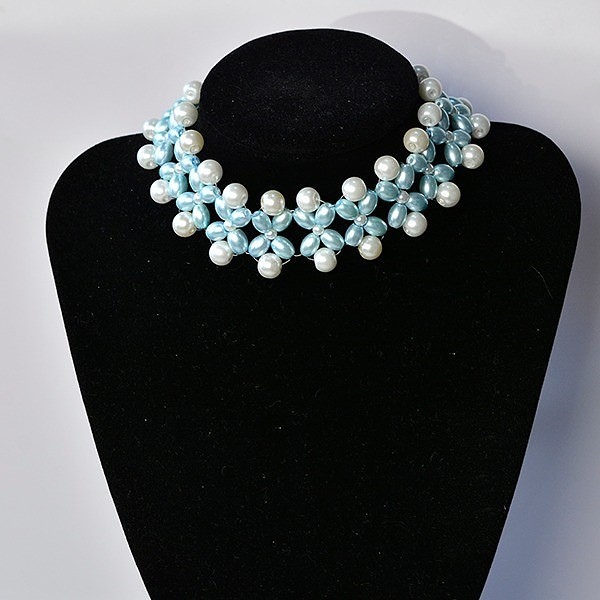 ​Ожерелье и украшение волос