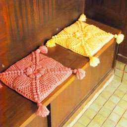 ​Вязаные сидушки для стульев