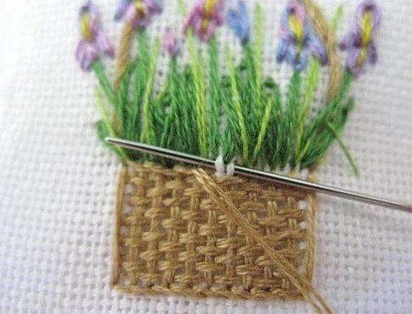 Çiçekli işlemeli sepet