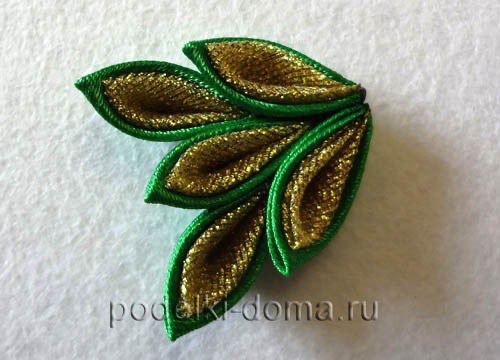 Елочка из лент канзаши