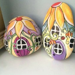 Декоративные камушки-домики с росписью