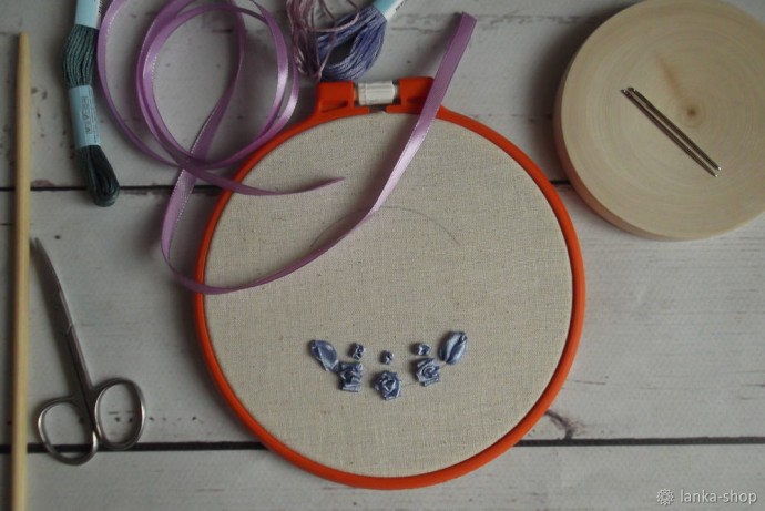 Игольница с вышивкой