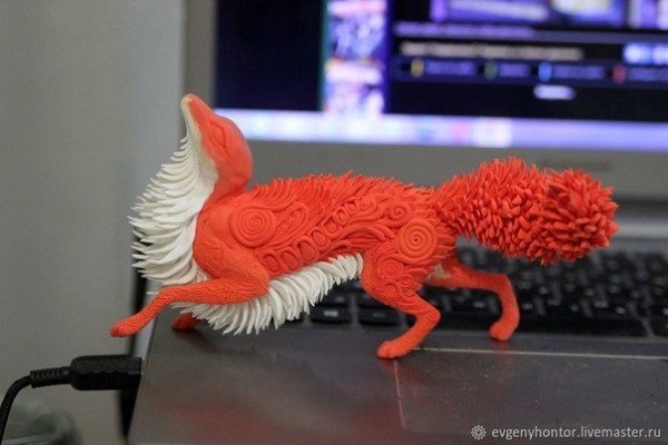 ​Лиса из бархатного пластика