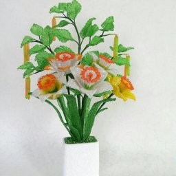 ​Нарциссы и береза с серёжками из бисера