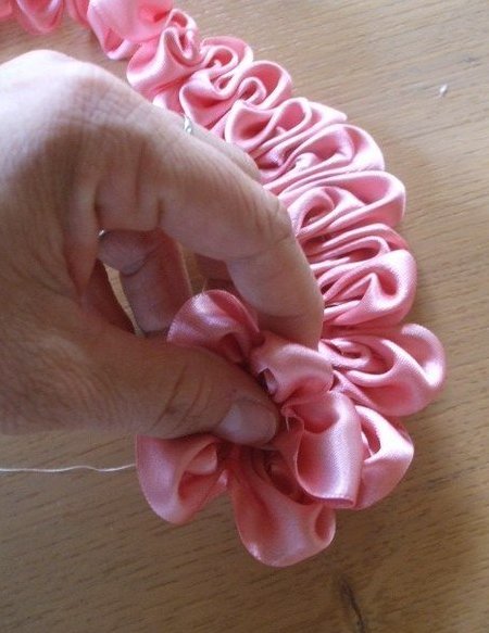 Георгины из атласных лент