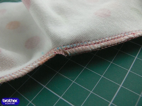 Как сделать повороты при работе на оверлоке