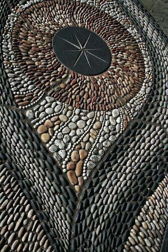 Красивая мозаика: идеи садовых дорожек