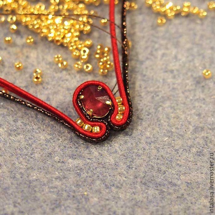 Сутажная брошь "Аленький цветочек"