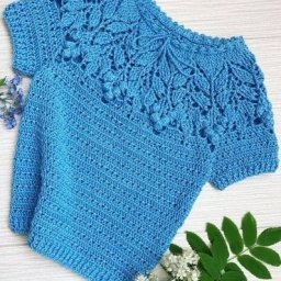 Пуловер с красивой кокеткой