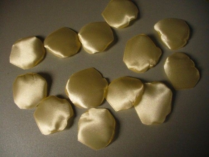 Роза из атласных лент