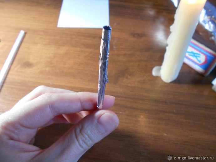 Миниатюрная свеча с подсвечником