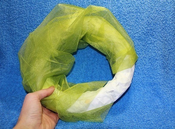 Венок на основе из газеты