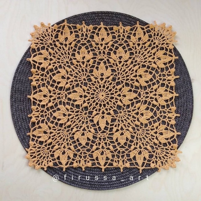 Красивая объёмная салфетка крючком в форме квадрата