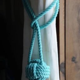 ​Подхват для штор в виде узла "Кулак обезьяны"