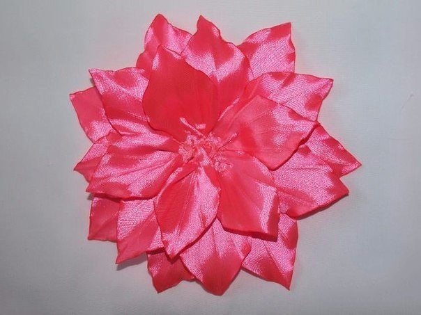 Лилия из ленты Лилия из ленты