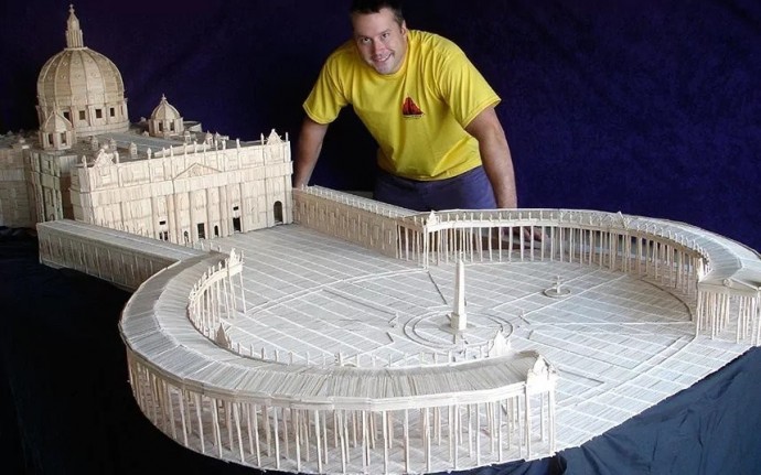 Невероятные скульптуры из зубочисток