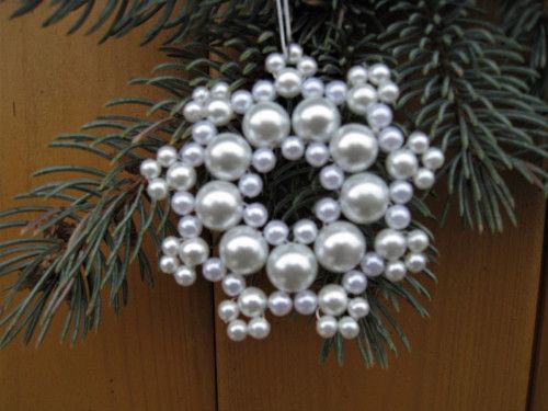 Плетенные из бусин снежинки Плетенные из бусин снежинки