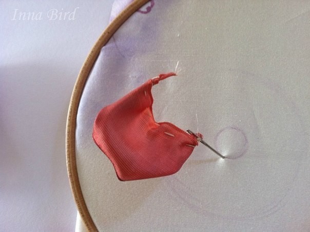 Роза-брошь из ленты: мастер-класс