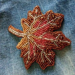 Создание броши из бисера "Кленовый листок"