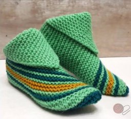 ​Стильные тапочки спицами из квадратов