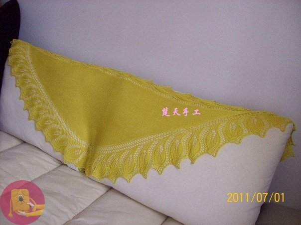 Теплая шаль с узорной каймой