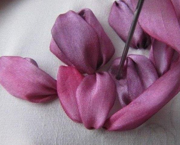 ​Тюльпаны: вышивка лентами