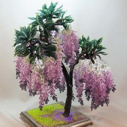 Весеннее цветение растений из бисера