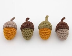 Жёлуди вязаные крючком