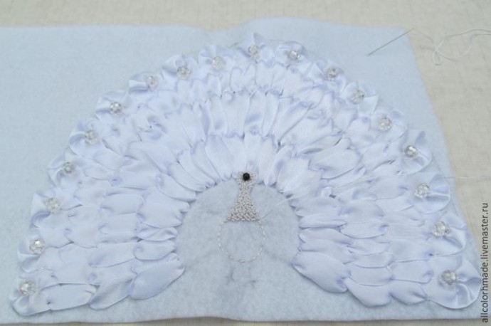 Делаем оригинальный элемент для аппликации "Белый павлин" Делаем оригинальный элемент для аппликации "Белый павлин"