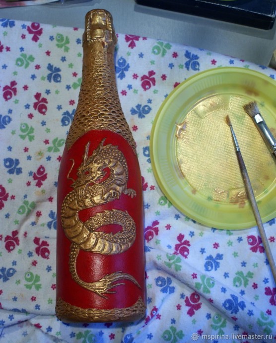 Декор бутылки с драконом