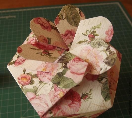 Весенняя цветочная коробочка