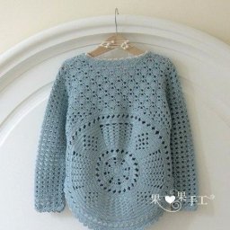 Оригинальная и красивая модель пуловера