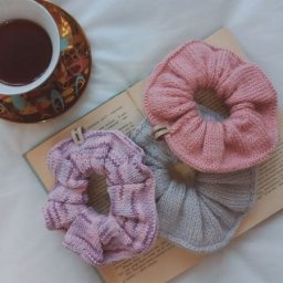 Вязаная резинка для волос