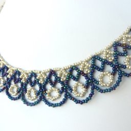 Плетеный воротничок из бисера