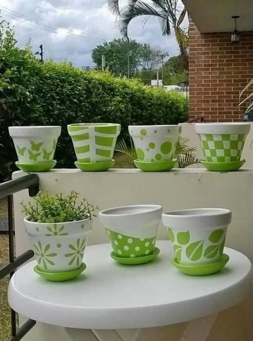 Декор цветочных горшков росписью