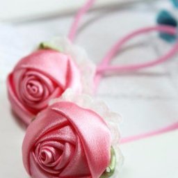 Восхитительные розочки из атласной ленты