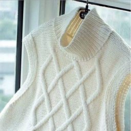 Элегантный и просто вяжущийся жилет спицами